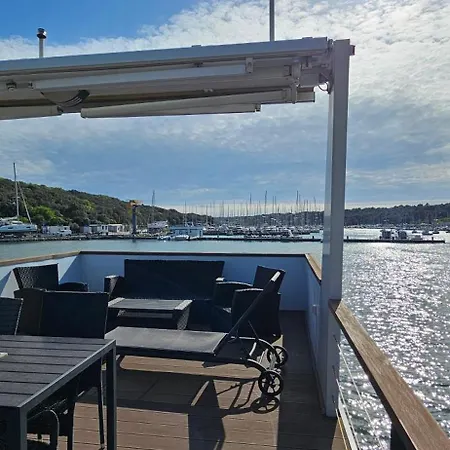 Boat House Gecko Pula