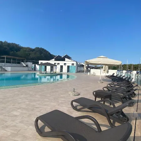 Boat House Gecko Tatil Evi Pula