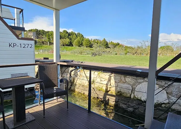 Vakantiehuis Boat House Gecko *