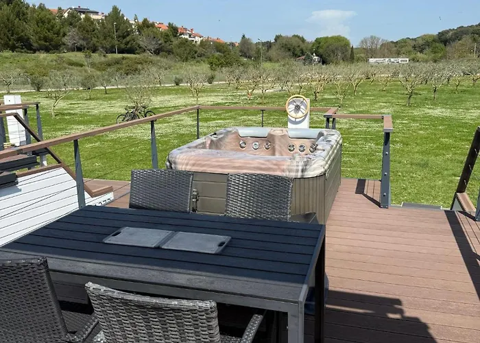 Boat House Gecko Vakantiehuis Pula