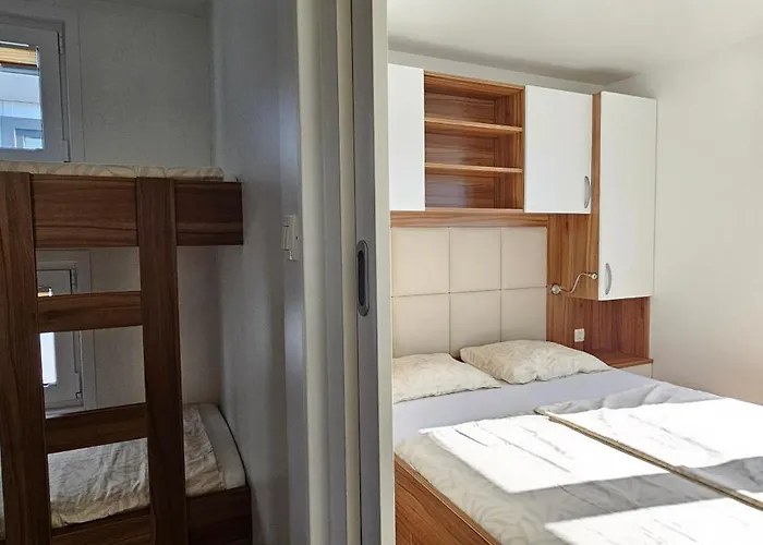 Boat House Gecko Pula