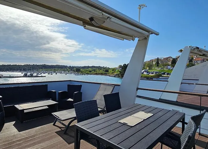 Vakantiehuis Boat House Gecko Pula