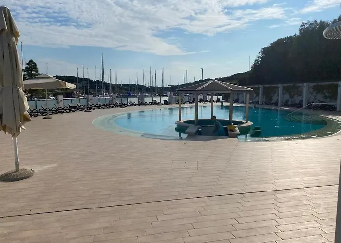 Boat House Gecko Pula