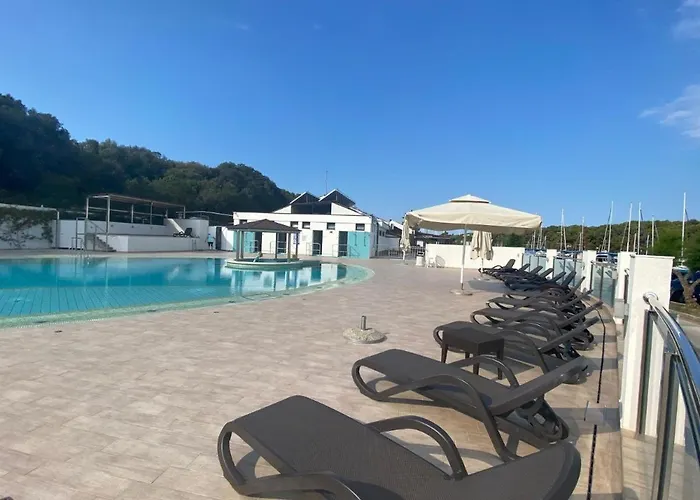 Boat House Gecko Vakantiehuis Pula